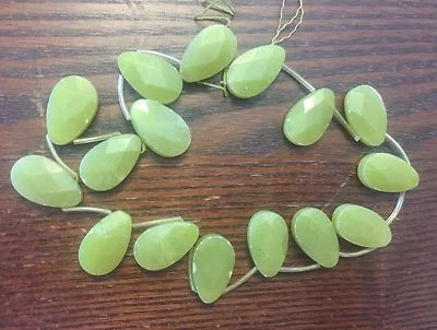 Lote de hebras de cuentas de gotas de pera facetadas piedras preciosas de jade verde grueso Destash Foto 1 de 4