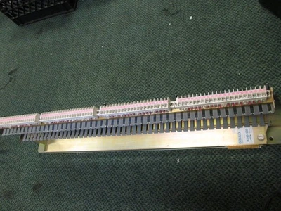Gould / Modicon PLC Rack B240-000 - Image 1 of 2