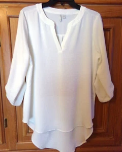 CATO WOMENS SIZE M CREAM 3/4 ROLL TAB SLEEVE POLYESTER HI-LOW HEM TOP - Picture 1 of 2