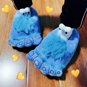 2022 winter funny men's slippers simulation giant foot five-finger beach shoes