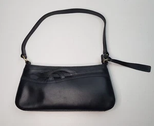 CLARKS WOMENS BLACK REAL LEATHER SMALL SHOULDER BAG WITH HANDLE AND ZIP CLOSURE - Picture 1 of 24