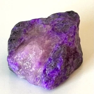 RICH SUGILITE ROUGH GEMSTONE VIBRANT RARE SOUTH AFRICA - Picture 1 of 15