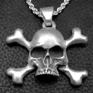 COLGANTE Y CADENA UBER CALAVERA Y HUESOS DE PLATA ESTERLINA MJG. MOTOCICLISTA. SLASH. GUITARRA - Imagen 1 de 4