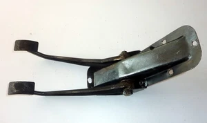 Triumph TR4 / TR4A Pedale  (Brems- u. Kupplungspedale) - Bild 1 von 3