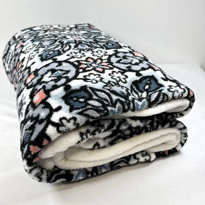 Vera Bradley Lisbon Medallion Throw Blanket Lap Plush White Blue Medallion SOFT! - Image 1 of 4
