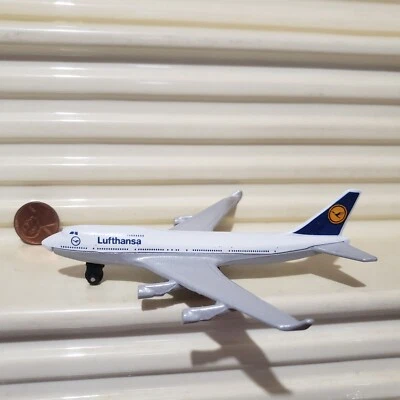 MATCHBOX INTL Thailand SB31 1988 Sky Busters LUFTANSA BOEING 747-400 Mint - Image 1 of 4