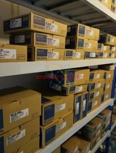 Ein Mitsubishi Servofahrer MR-J2S-200B-S127 NEU - Bild 1 von 1