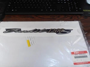 Suzuki GSF1200 S Bandit 1997-99 EMBLEM COWLING SIDE 68681-32F00-DL5 2-23 - Picture 1 of 3