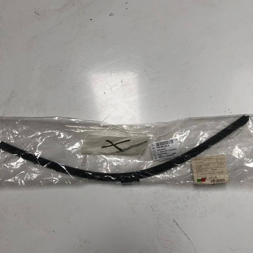 Genuine VW TRANSPORTER T5 Front 600mm Aero Windscreen Wiper Blades X2