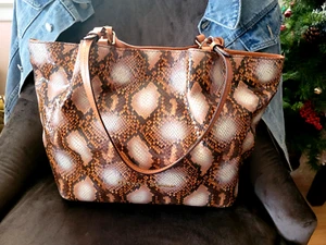Borsa a tracolla Dooney Bourke Flynn colore pitone crema pelle di serpente pelle goffrata - Foto 1 di 13