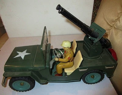 UN KNOWN MFG COMBAT JEEP VINTAGE 1950S W/ANTI AIRCRAFT GUNS ,W/REMNANT OF BOX - Image 1 of 4
