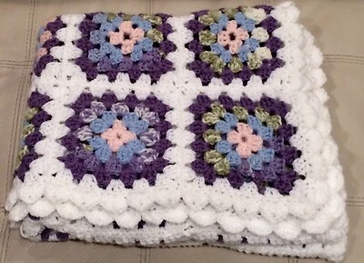 Manta bebé afgana tejida ganchillo de colección abuela cuadrados pastel púrpura rosa  Foto 1 de 3