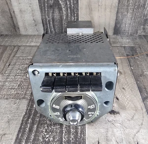 1955 Ford AM Radio 6 Volt 5MF Round Face VTG Car Radio Untested Classic OEM - Foto 1 di 13