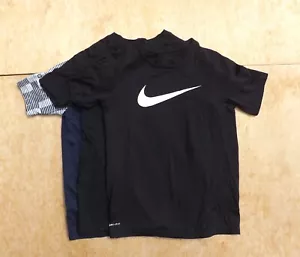 Größe Medium (8) Nike Jungen Rundhalsausschnitt Sport T-Shirt Sets 3 Stück Marine Schwarz - Bild 1 von 8