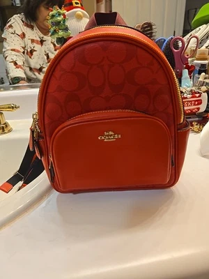 Mochila Coach C8604 Mini Court en lona exclusiva - IM/Miami Red Foto 1 de 4