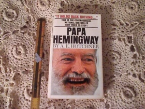 Vintage 1967 Papa Hemingway Ernest Hemingway Paperback - Picture 1 of 3