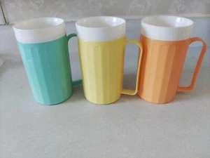 Lote de 3 tazas aislantes vintage y retro con diseño de estriado en el lateral. ¡Bonito! - Imagen 1 de 8