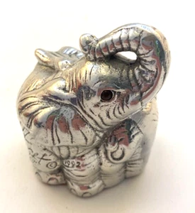 Pisapapeles vintage Arthur Court elefante madre bebé ojos granate 1992 - Imagen 1 de 5