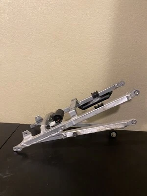 2014 - 2018 雅马哈 YZ250F YZ450F 原始设备制造商后副车架座椅安装 1SL-21190-10-00 — 第 1/4 张图片