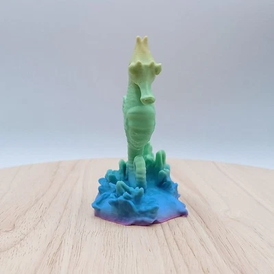 Seepferdchen Koralle Statue Dekofigur maritime Dekoration Farbe Regenbogen - Bild 1 von 4