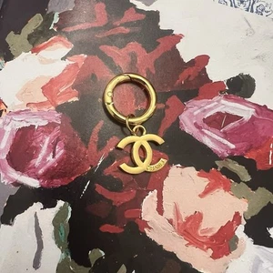 CC Chanel Key Holder Bag Charm Gold Tone Pre-Owned - Picture 1 of 3