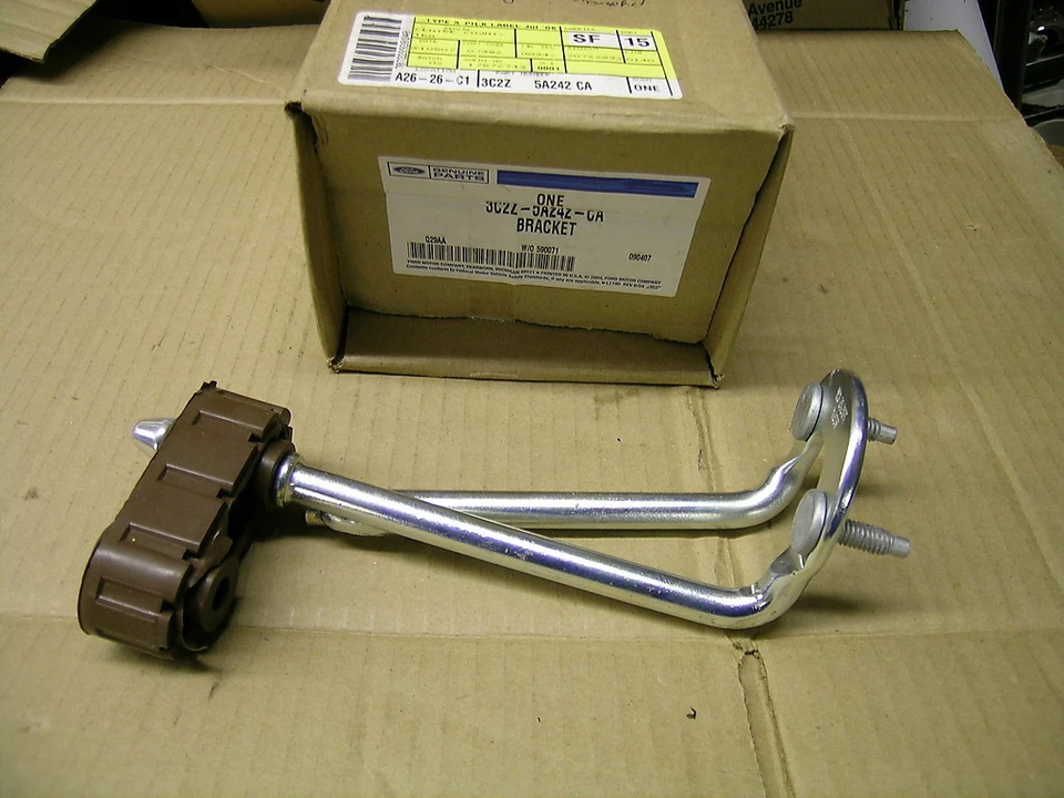 NUEVO FORD 2000 03 ECONOLINE FURGONETA 6 CILINDROS 4,6 L SILENCIADOR SOPORTE DE ENTRADA Y BUJE Foto 1 de 1