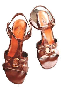Hübsche braune Sandalen Gr. 38 von Ariane, mit Messing Nieten und Ring - Bild 1 von 18