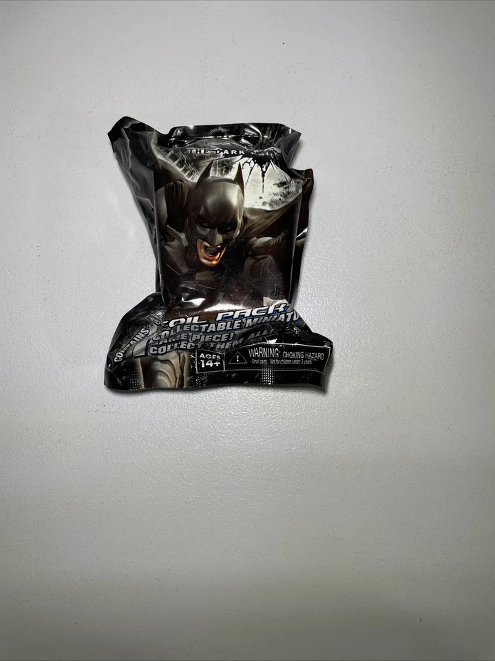 El paquete de láminas The Dark Knight Rises contiene 1 pieza de juego en miniatura coleccionable Foto 1 de 4