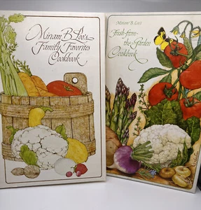 Miriam B. Loo's Family Favorites & Fresh From The Garden Cookbooks Spiral Bound - Foto 1 di 15