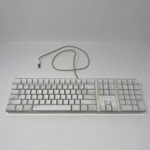 Apple A1048 Keyboard Usb Apple Computer Tested Working EUC - Picture 1 of 11