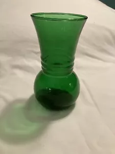 Vintage hand blown green glass ribbed vaseart u585 - Picture 1 of 4