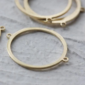 Anillo de latón crudo de 10 piezas con 2 orificios - eslabón 23,8x20 mm (CW-3918C-D-493) - Imagen 1 de 2