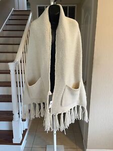 NWT Pilcro Anthropologie Cream Pocketed Fringe Soft Chunky Knit Scarf