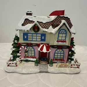 Hawthorne Village Rudolph's Christmas Town: Dolly's Dress Shop - Foto 1 di 4