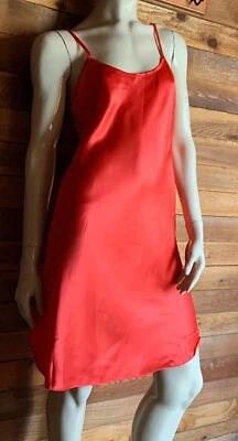 CAMISÓN VINTAGE SHANNON LEE ROJO SATINADO TALLA MEDIANA #15293 Foto 1 de 4