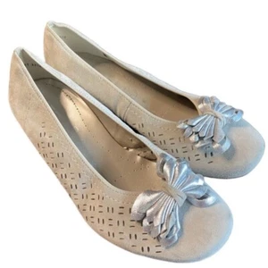 Zapatos de tacón ARA de cuero perforado con lazo plateado para dama talla 7 - Imagen 1 de 14