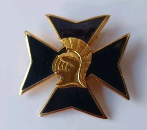 GOLD TONE BLACK ENAMEL MALTESE CROSS W/GOLD TONE HELMET BROOCH/PIN UNMARKED - Picture 1 of 13