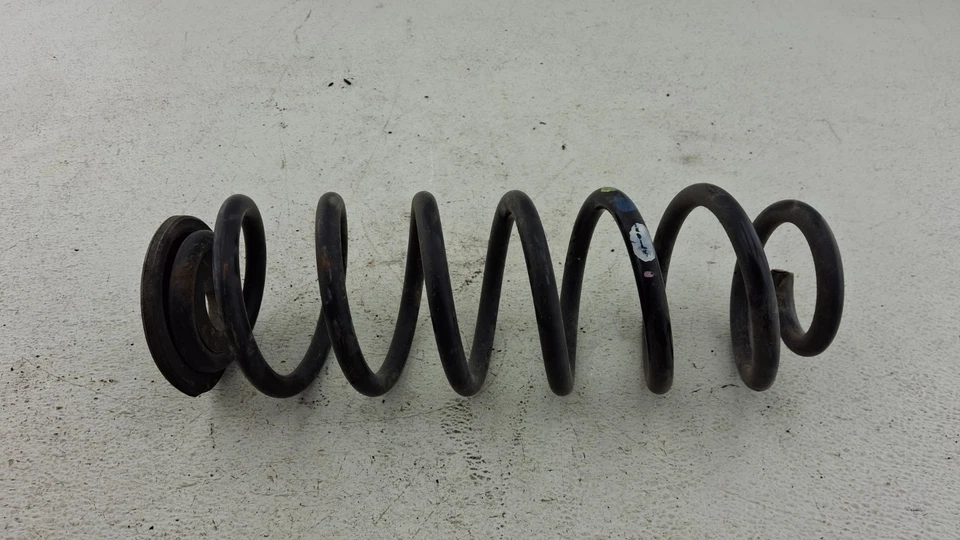 Muelle helicoidal trasero izquierdo o derecho Volkswagen Passat 2012-2019 tracción delantera OEM Foto 1 de 4