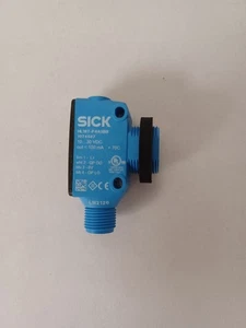 SICK HL18T-P4A3BB Photoelectric Sensor 1074587 - Picture 1 of 1