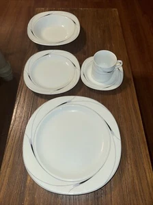 Caviar by MIKASA 5 Piece Place Setting - Picture 1 of 6