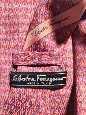 Corbata Salvatore Ferragamo Rosa Geométrica Seda Italiana 58"x3.5" Italia 871 Foto 1 de 4