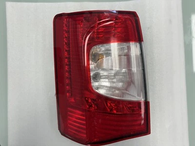 Chrysler Town Country 2016 lámpara trasera lado del conductor OEM 05182531AE Foto 1 de 4