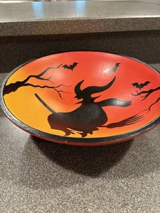 Halloween Hexe auf Besen Volkskunst Holz Schale Fledermäuse orange gelb - Bild 1 von 4