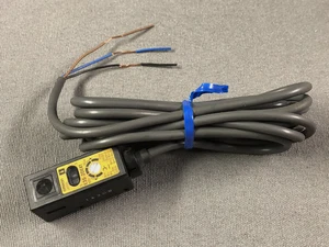 (1) Omron E3S-2DE41 Photoeletric Sensor Through-Beam Receiver 2m Sense 12-24VDC - Picture 1 of 6