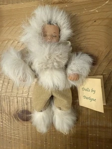 Eskimopuppe Porzellan mit Ledermantel und Pelzbesatz 8 Zoll - Bild 1 von 5