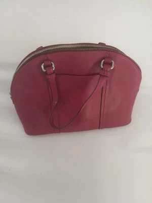 Cartera de mano Coach Red Peyton Signature Cora abovedada Foto 1 de 4