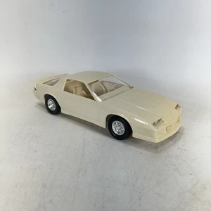 Ertl AMT 1990 Chevy Camaro IROC Z/28 Dealer Promo Modell 1:25 weiß 6039 - Bild 1 von 11