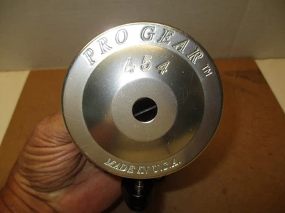 PRO GEAR FISHING REEL 454 SILVER WITH T-BAR HANDLE 65 LB. SPECTRA *** CLEAN **** - Image 1 of 4