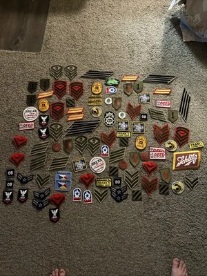 Lote de 100 Patches Vintage Mistos – Militar, Esportivo, Clubes e Mais - Imagem 1 de 4