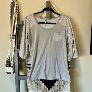 Kuhl 3/4 Sleeve Top T Shirt Womens Size Size M Gray Striped Chest Pocket #522 - Picture 1 of 4